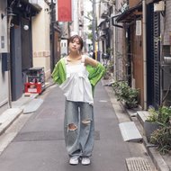 大原優乃、情緒あふれる人形町で街歩き♡レースのセットアップジャケットで明治座を散策