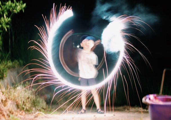カメラ女子必見 誰でも簡単にアーティスティックに花火の写真が撮れるコツ Arweb アールウェブ